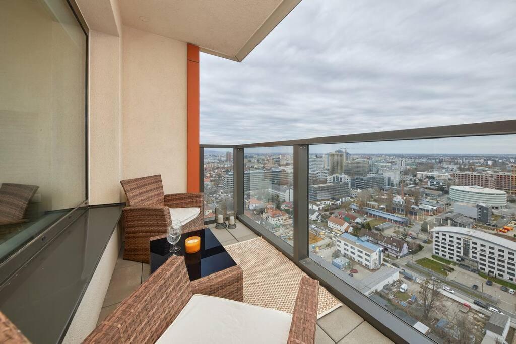 5Min2Centre, View & Free Parking Apartment Bratislava Exterior foto